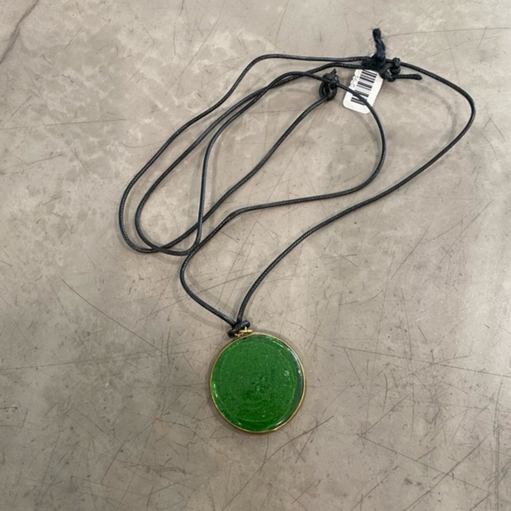 FAIR TRADE - made in Kenya! ♻️ adjustable necklace! Green glass w/waxed cord